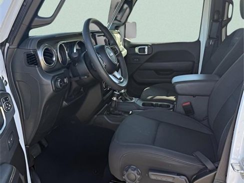 Used 2023 Jeep Wrangler Sahara image 9