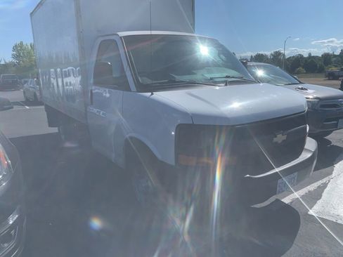 Used 2016 Chevrolet Express 3500 RWD image 4