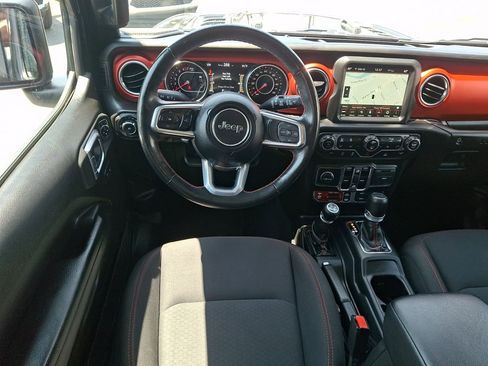 Used 2022 Jeep Wrangler Unlimited Rubicon w/ Cold Weather Group AWD/4WD image 21