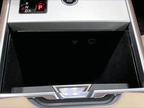 Certified 2024 Land Rover Range Rover SE AWD/4WD image 16