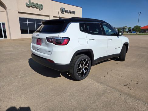 Used 2025 Jeep Compass Limited AWD/4WD image 8