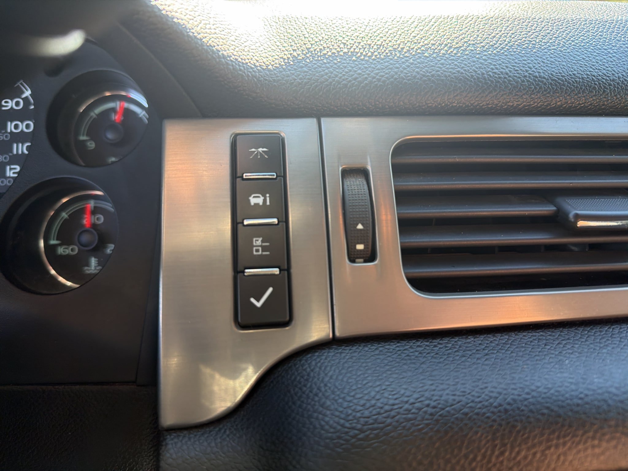 Used 2012 Chevrolet Silverado 1500 LTZ AWD/4WD image 21