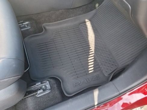 Used 2021 Toyota RAV4 XLE Premium image 27