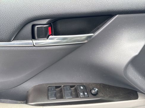 Used 2024 Toyota Camry SE AWD/4WD image 9
