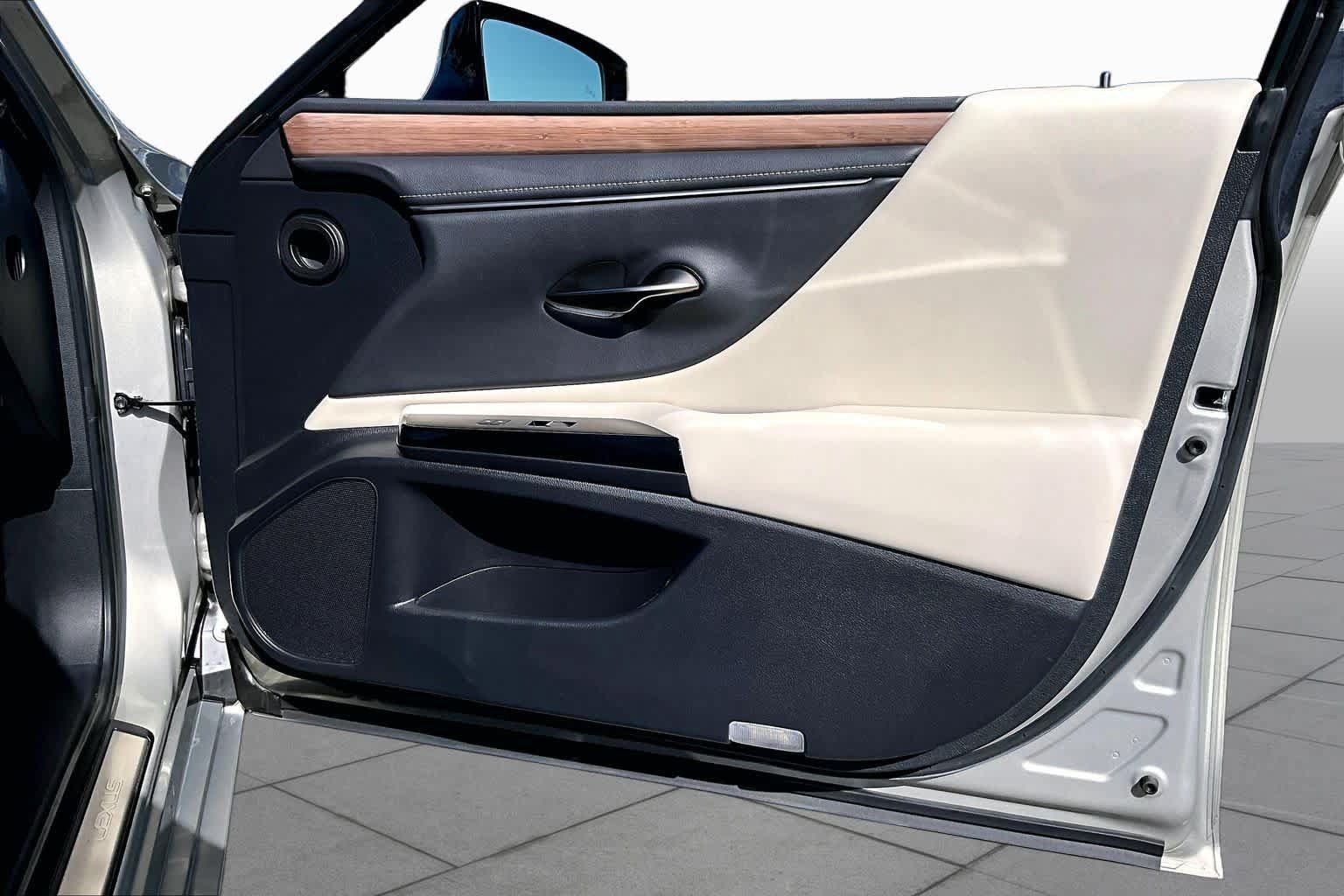 Certified 2023 Lexus ES 300h w/ Premium Package FWD image 21