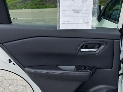 Used 2025 Nissan Rogue SV image 21