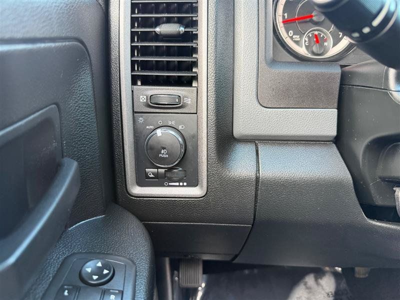 Used 2018 RAM 1500 Express AWD/4WD image 28