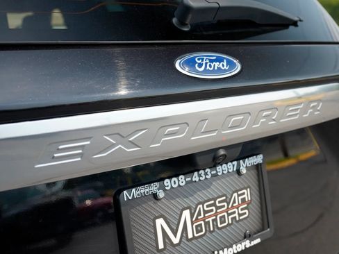 Used 2021 Ford Explorer Platinum w/ Equipment Group 601A AWD/4WD image 13