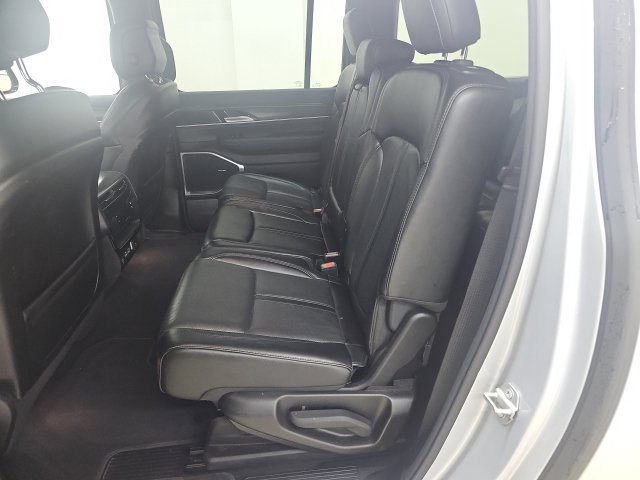 Used 2024 Jeep Wagoneer L Series II w/ Flexible Seating Group AWD/4WD image 3