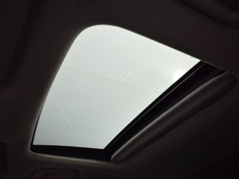 Used 2024 Toyota Corolla Cross XLE image 20