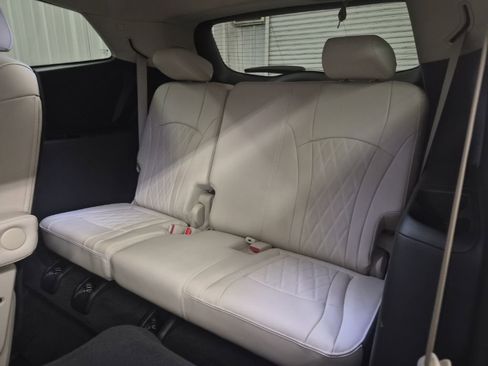 Used 2024 Buick Enclave Avenir w/ Avenir Technology Package image 23