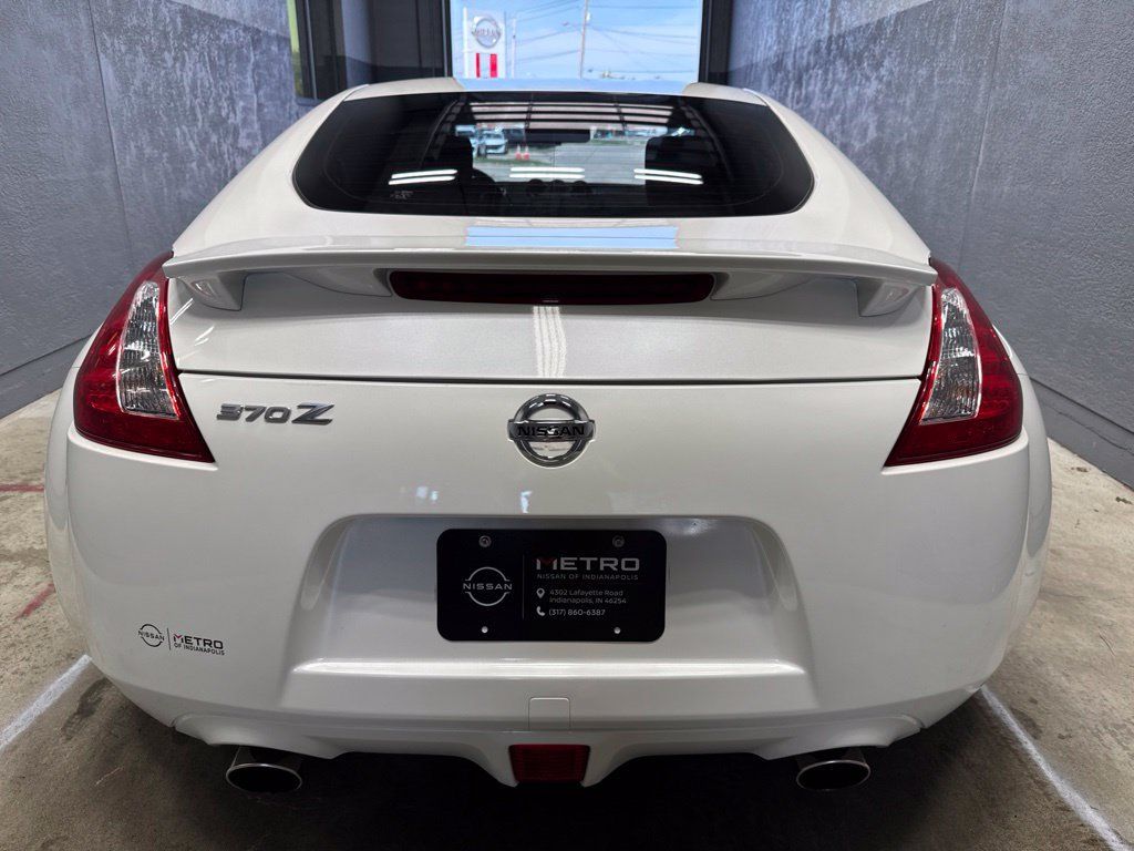 Used 2016 Nissan 370Z Coupe RWD image 16