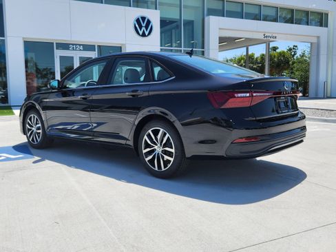 New 2025 Volkswagen Jetta SE image 5