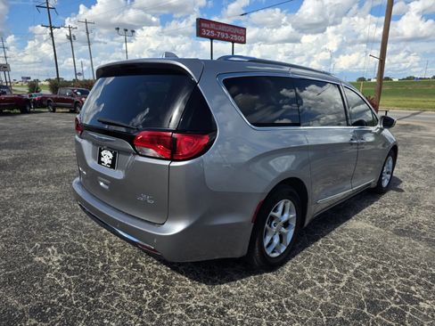 Used 2019 Chrysler Pacifica Limited FWD image 7