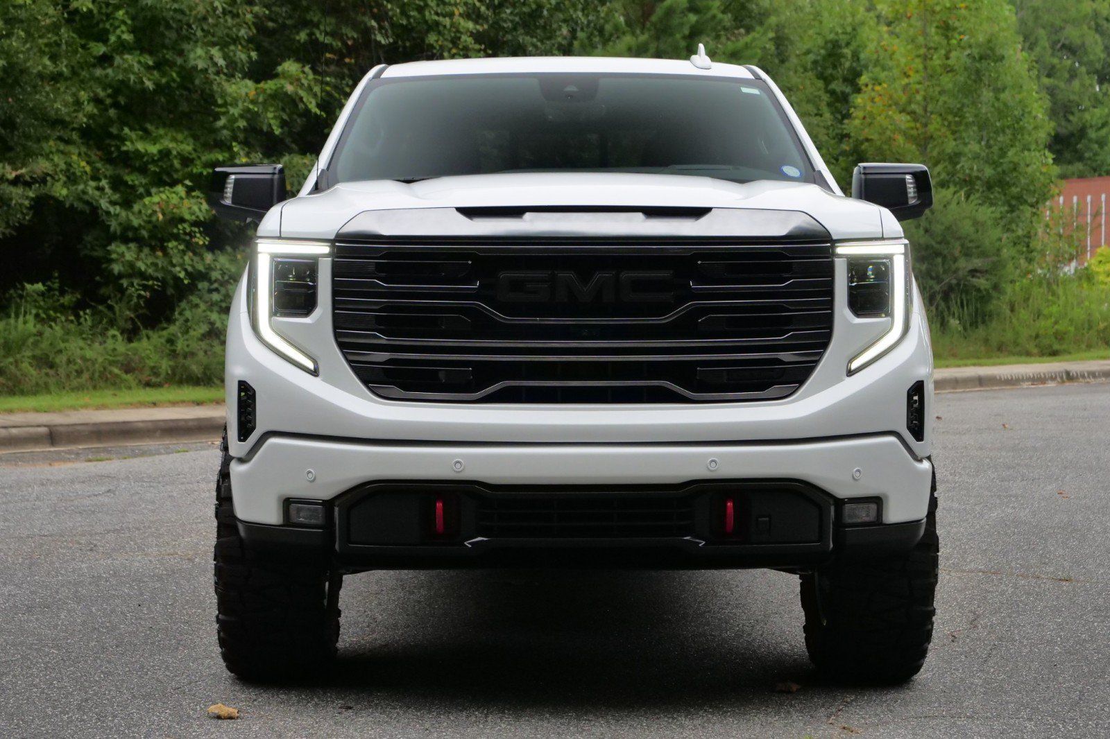 Used 2024 GMC Sierra 1500 AT4 w/ Technology Package AWD/4WD image 5
