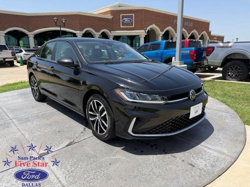 Used 2025 Volkswagen Jetta SE FWD image 1