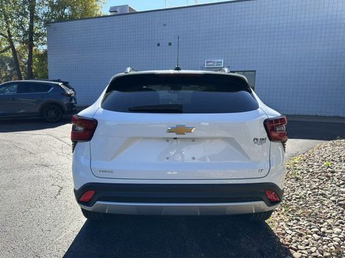 Used 2024 Chevrolet Trax LT image 5
