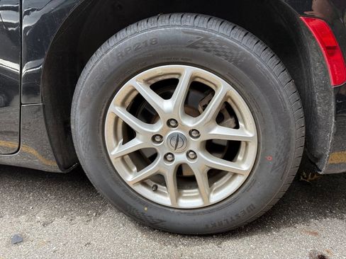 Used 2025 Chrysler Pacifica Select FWD image 8