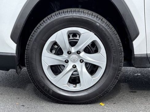 Certified 2019 Toyota RAV4 LE image 28