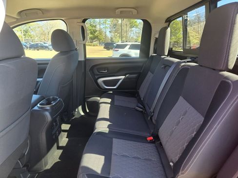 Used 2024 Nissan Titan SV w/ SV Convenience Package image 10