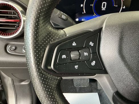 Used 2024 Chevrolet Trax RS w/ Sunroof Package FWD image 18