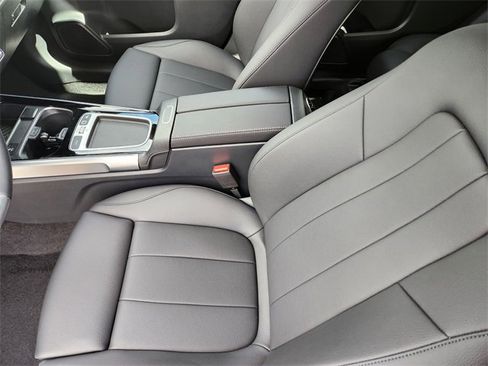 New 2025 Mercedes-Benz GLB 250 4MATIC image 8