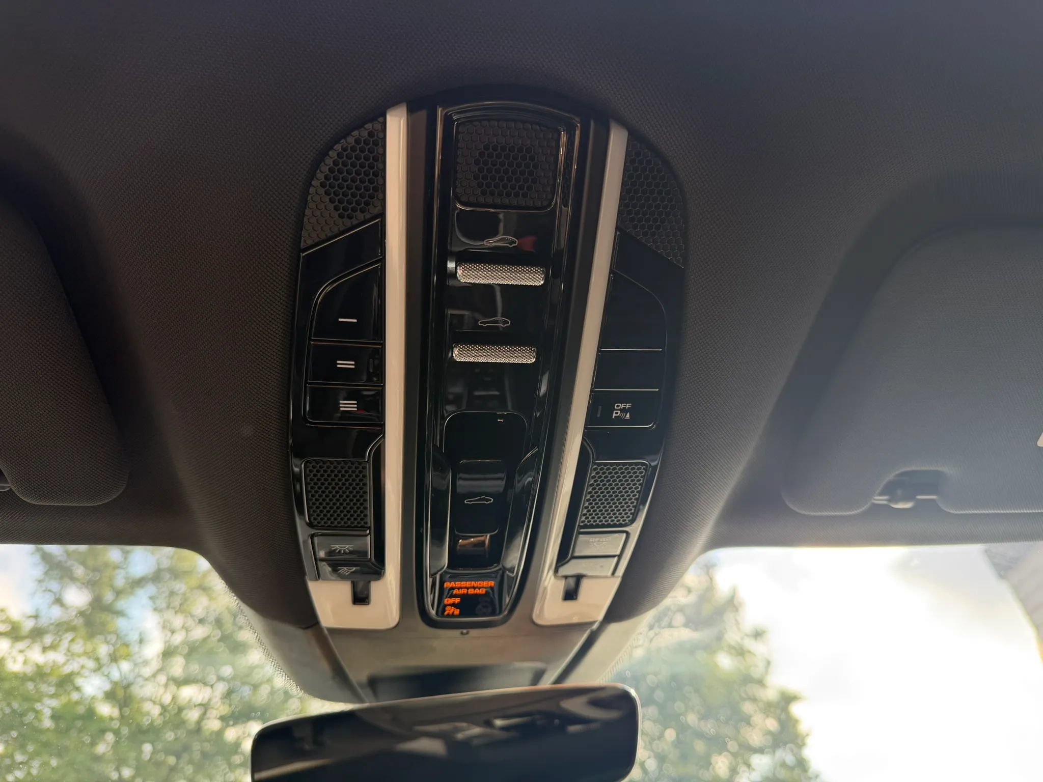 Used 2018 Porsche Panamera 4 AWD/4WD image 40