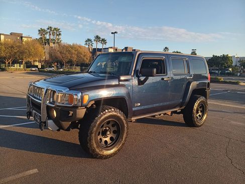 Used 2008 HUMMER H3 Adventure image 4