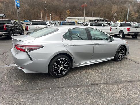 Used 2021 Toyota Camry SE image 5
