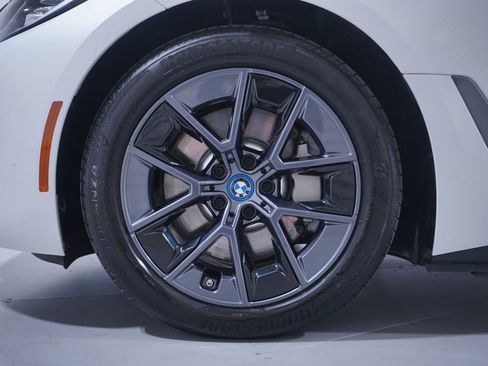 Used 2023 BMW i4 eDrive40 RWD image 2