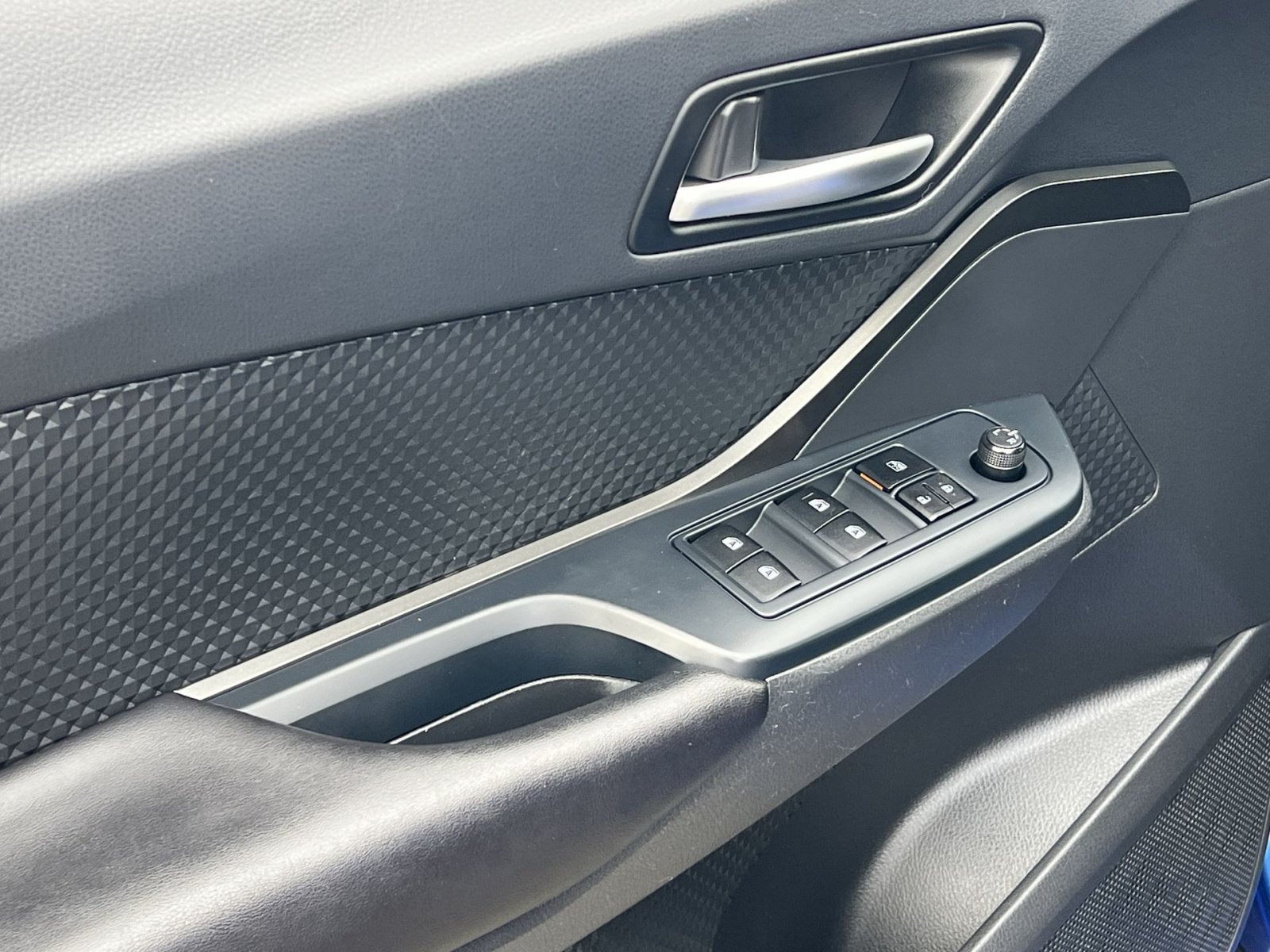 Used 2019 Toyota C-HR LE FWD image 15
