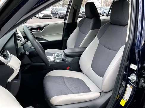 Used 2021 Toyota RAV4 XLE w/ Convenience Package image 8