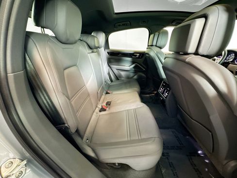 Used 2022 Porsche Cayenne E-Hybrid image 23