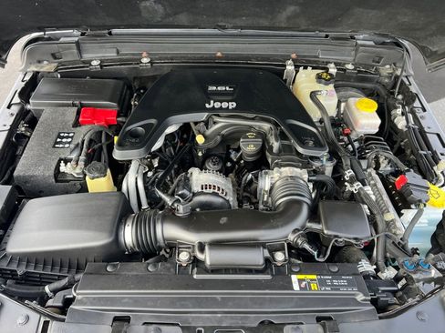 Used 2018 Jeep Wrangler Unlimited Sahara image 27