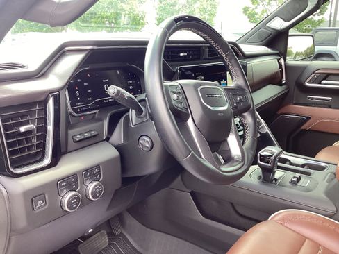 Used 2025 GMC Sierra 1500 Denali Ultimate AWD/4WD image 11