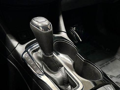 Used 2019 Chevrolet Cruze Premier FWD image 19