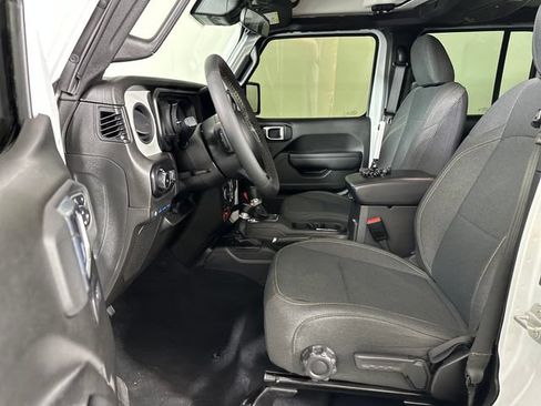 Used 2024 Jeep Wrangler Unlimited AWD/4WD image 10