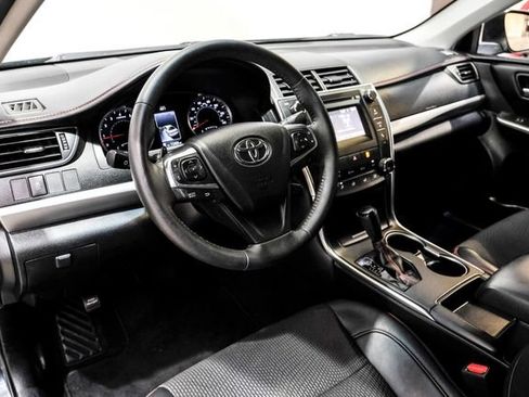 Used 2017 Toyota Camry SE FWD image 3