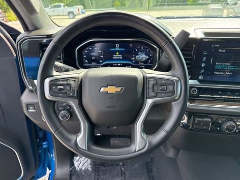 Used 2024 Chevrolet Silverado 1500 LT w/ Z71 Off-Road Package AWD/4WD image 24