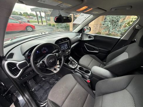 Used 2020 Kia Soul LX FWD image 18