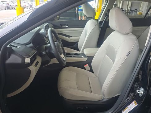 Used 2025 Nissan Altima 2.5 SV FWD image 6