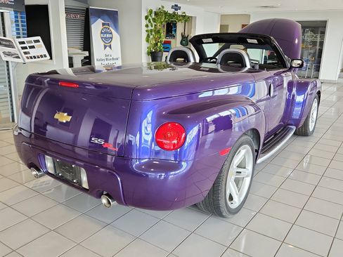 Used 2004 Chevrolet SSR w/ Preferred Equipment Group image 4