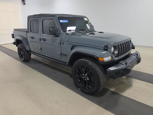 Certified 2025 Jeep Gladiator Sport AWD/4WD image 2