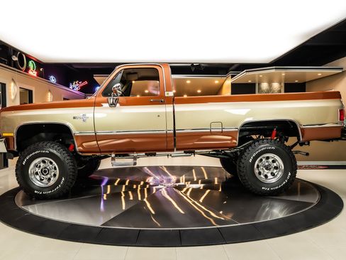 Used 1987 Chevrolet C/K Truck 2500 AWD/4WD image 17