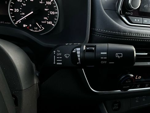 Used 2025 Nissan Rogue SV image 36