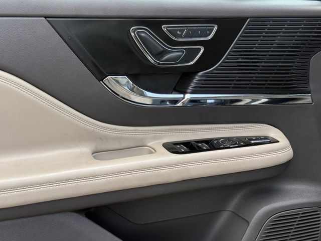 Used 2022 Lincoln Corsair AWD w/ Premium Package image 23