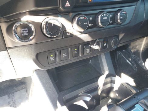 Used 2022 Toyota Tacoma TRD Sport image 13