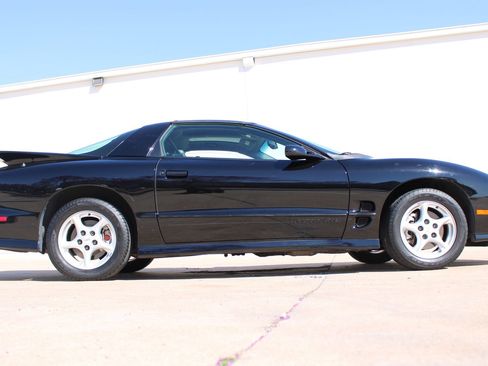 Used 1999 Pontiac Firebird Formula w/ Security Pkg RWD image 6