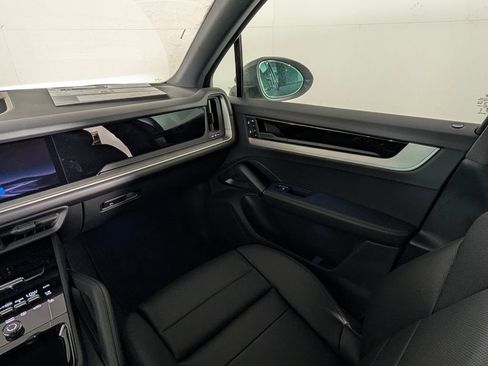 New 2026 Porsche Cayenne image 23