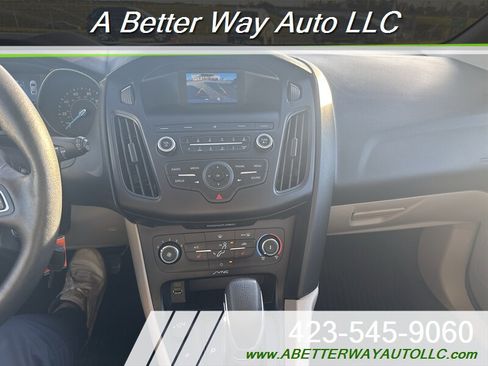 Used 2018 Ford Focus SE w/ Cold Weather Package image 10